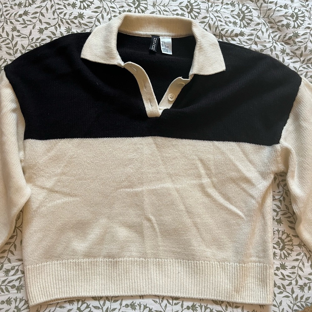 H & M women’s light sweater.